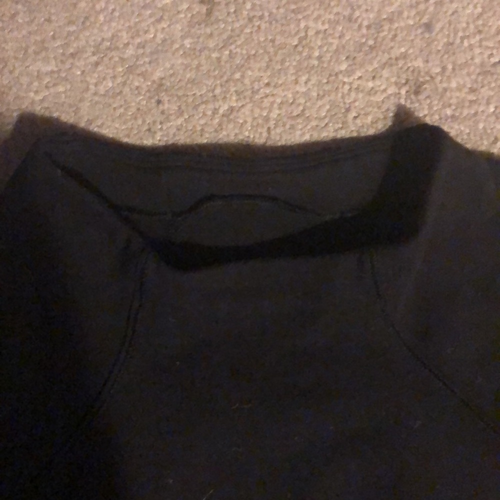 Lululemon (rare) hill and valley mock neck crop - Picture 6 of 12